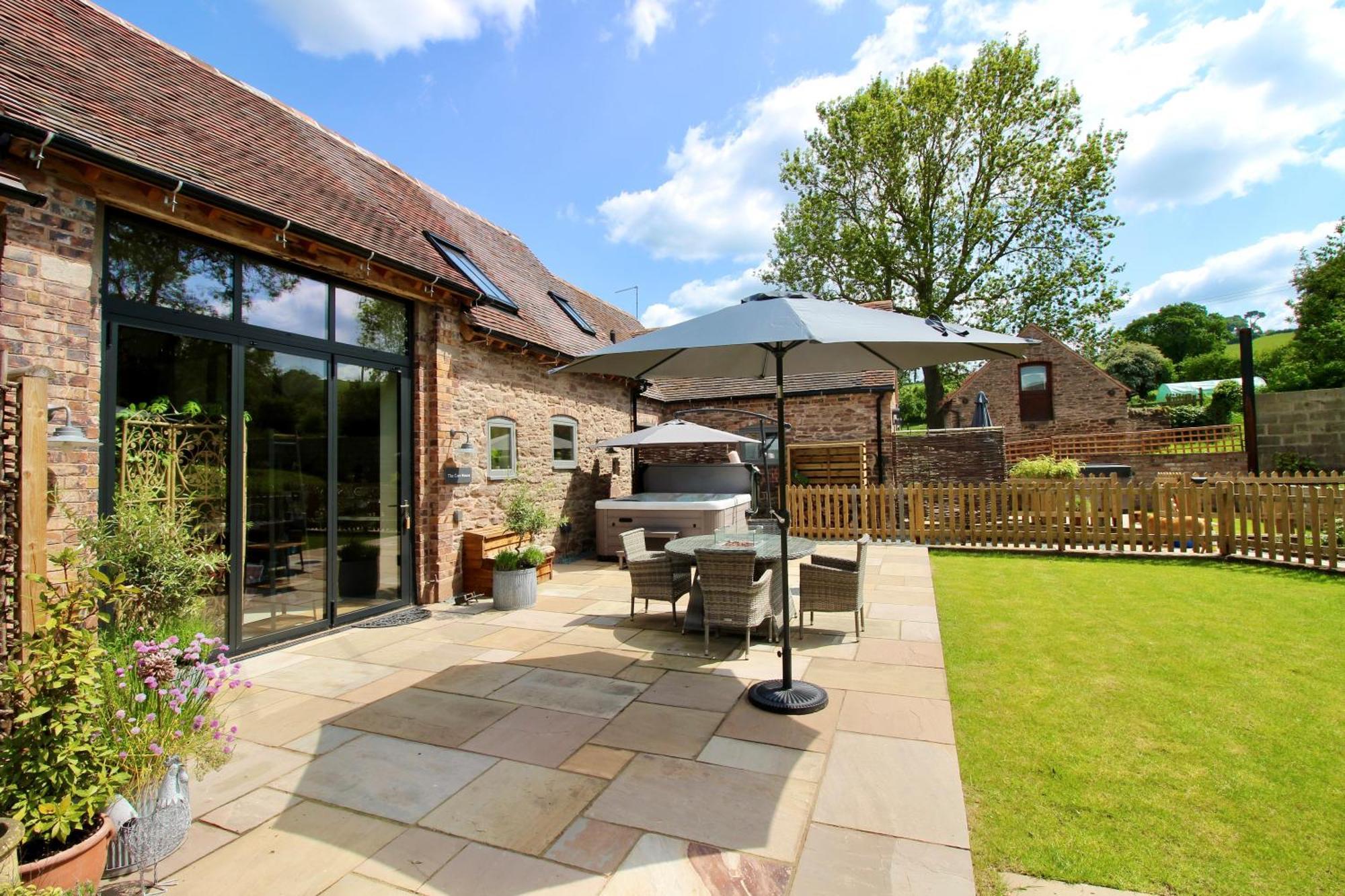 The Cart House - Beautiful Contemporary Barn - Hot Tub Apartment Bridgnorth Exterior foto