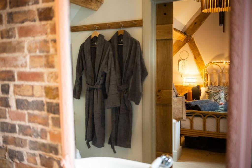 The Cart House - Beautiful Contemporary Barn - Hot Tub Apartment Bridgnorth Exterior foto