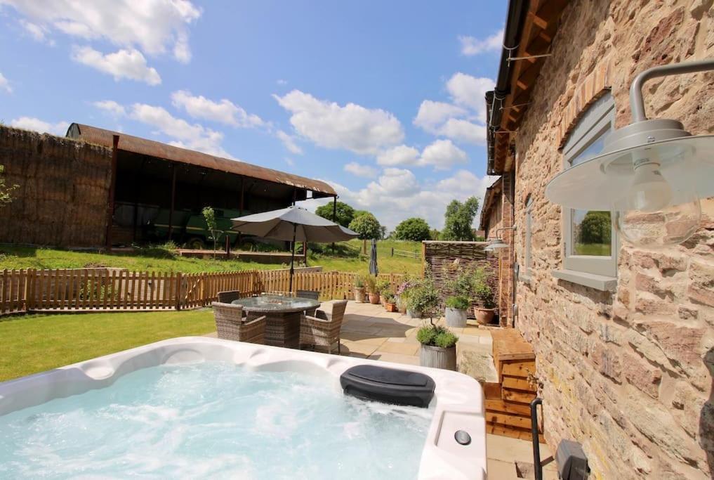 The Cart House - Beautiful Contemporary Barn - Hot Tub Apartment Bridgnorth Exterior foto