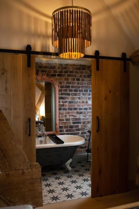 The Cart House - Beautiful Contemporary Barn - Hot Tub Apartment Bridgnorth Exterior foto
