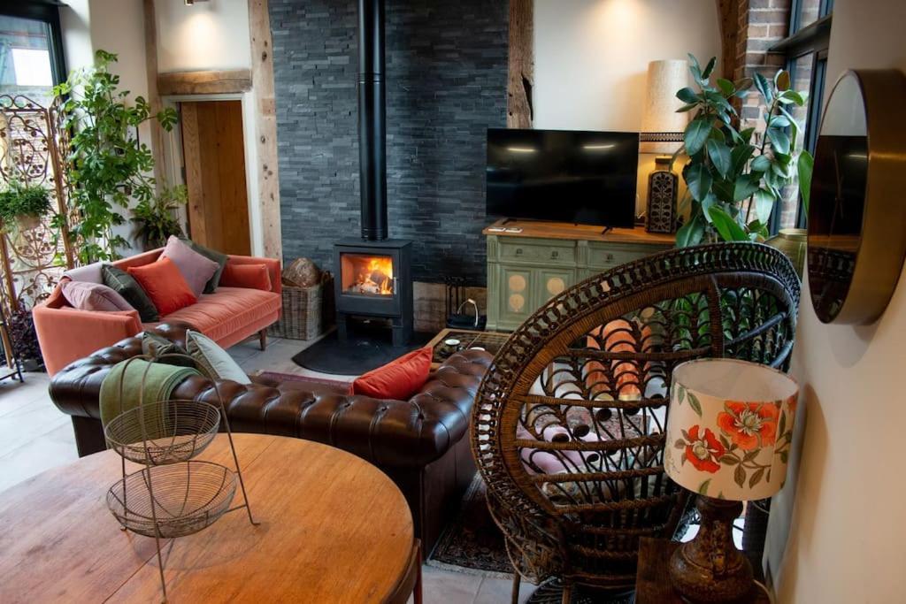 The Cart House - Beautiful Contemporary Barn - Hot Tub Apartment Bridgnorth Exterior foto